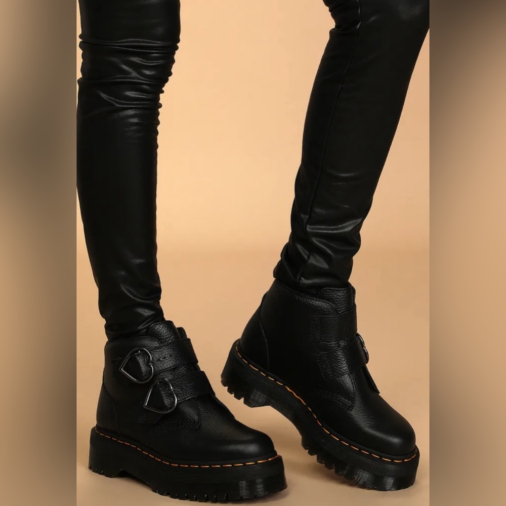 Doc Martens “Devon” platform ankle boots size 7 LIKE NEW